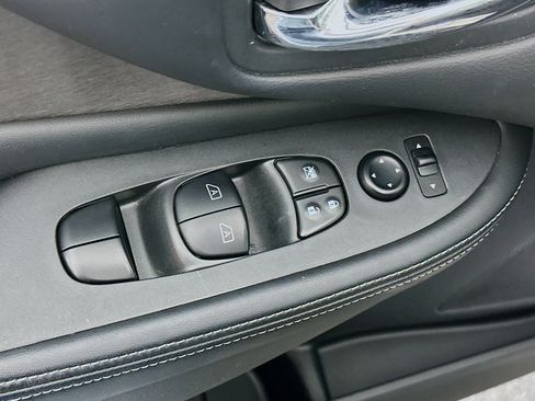 Used 2024 Nissan Murano SV w/ SV Midnight Edition Package image 15