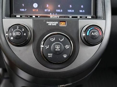 Used 2010 Kia Soul + image 21