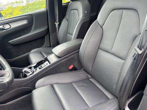 Certified 2026 Volvo XC40 B5 Plus AWD/4WD image 17