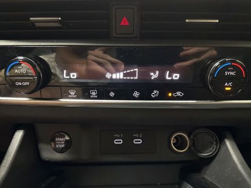Used 2025 Nissan Rogue SV FWD image 10