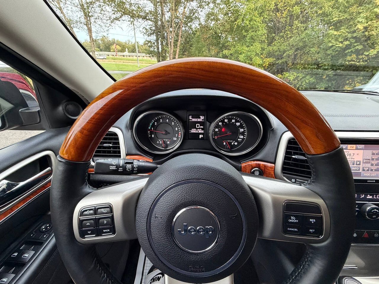 Used 2011 Jeep Grand Cherokee Overland AWD/4WD image 16