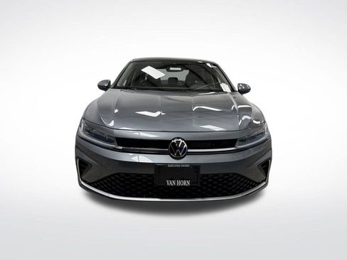 Used 2025 Volkswagen Jetta SE w/ Sunroof Package image 11