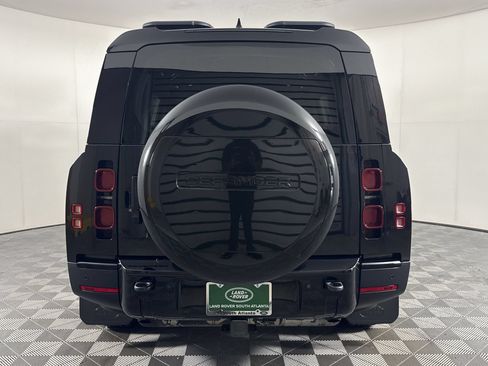 Used 2023 Land Rover Defender 130 SE AWD/4WD image 10