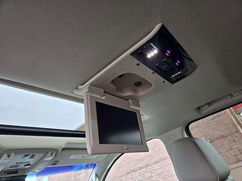 Used 2019 Chevrolet Suburban Premier image 15