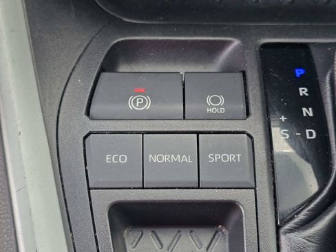 Used 2021 Toyota RAV4 XLE FWD image 27