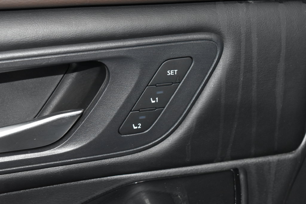 Used 2023 Nissan Rogue SL AWD/4WD image 5