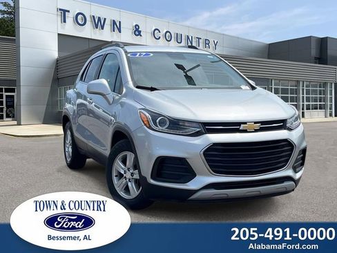 Used 2017 Chevrolet Trax LT FWD image 1