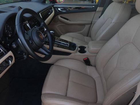 Used 2023 Porsche Macan image 9