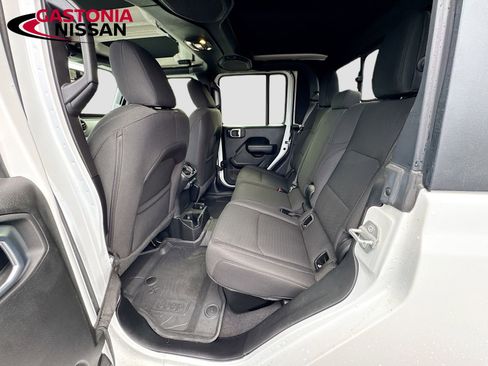 Used 2021 Jeep Gladiator Willys image 32