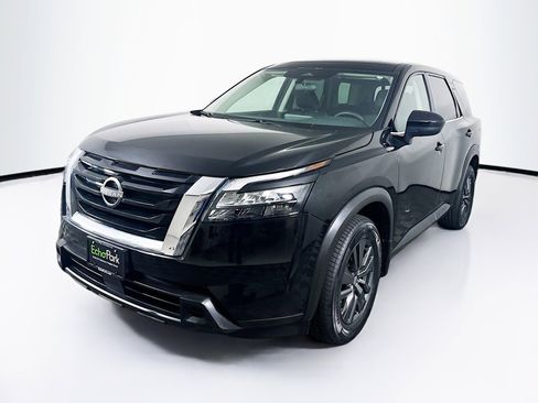 Used 2023 Nissan Pathfinder S image 3