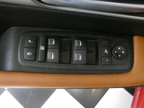 Used 2024 Chrysler Pacifica Pinnacle FWD image 27