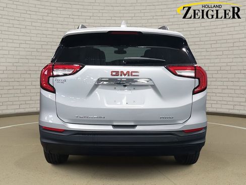 Used 2022 GMC Terrain SLE w/ Driver Convenience Package image 6