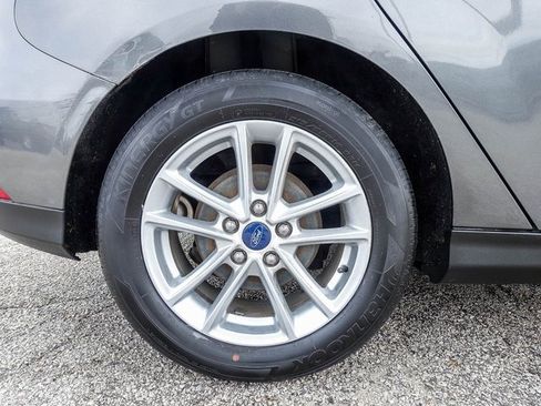 Used 2018 Ford Focus SE w/ SE Winter Package image 10