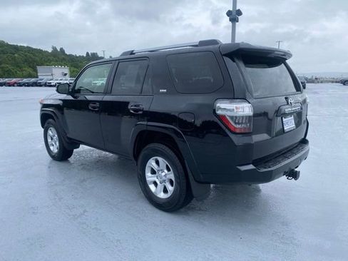 Certified 2023 Toyota 4Runner SR5 Premium w/ Moonroof Package AWD/4WD image 10