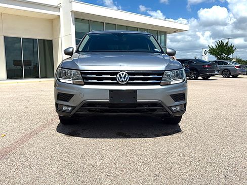 Used 2020 Volkswagen Tiguan SEL FWD image 2
