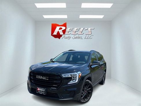Used 2023 GMC Terrain SLE w/ Driver Convenience Package AWD/4WD image 1