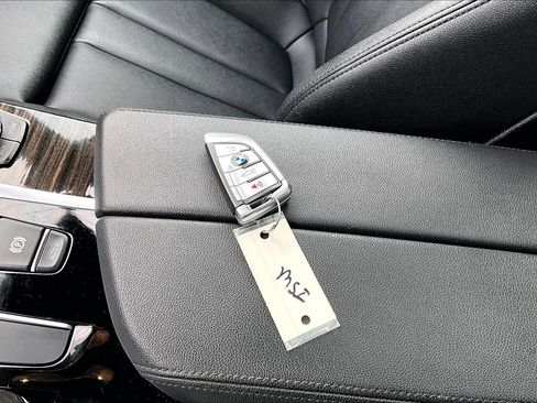 Used 2019 BMW 530i xDrive w/ Convenience Package image 11