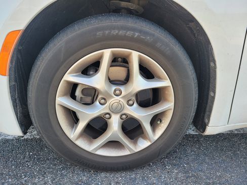 Used 2020 Chrysler Pacifica Limited image 9