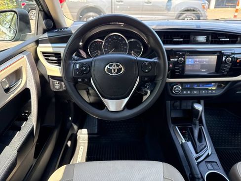 Used 2015 Toyota Corolla LE FWD image 18