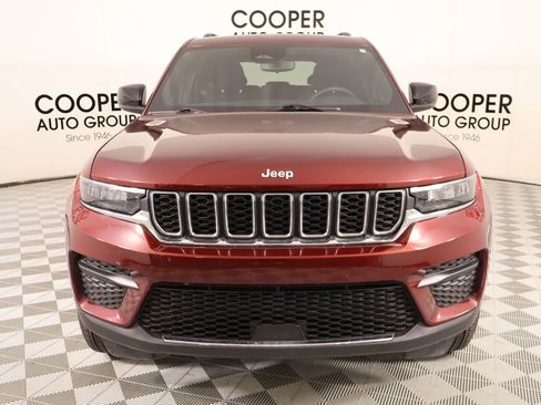 Used 2024 Jeep Grand Cherokee Laredo X image 8
