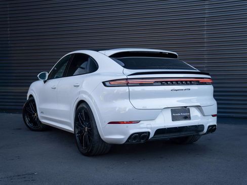 New 2026 Porsche Cayenne GTS image 3