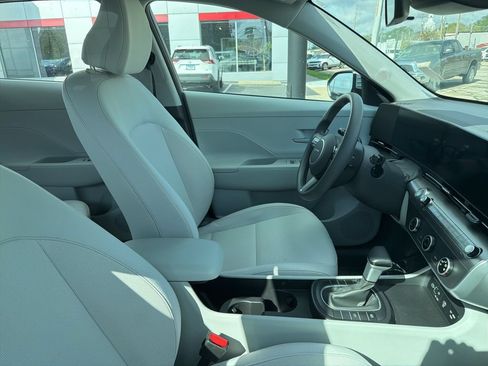 New 2026 Hyundai Kona SE FWD image 2