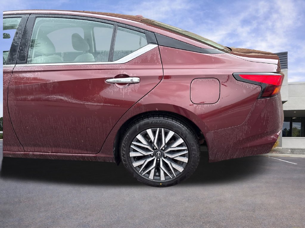 Used 2025 Nissan Altima 2.5 SV FWD image 33