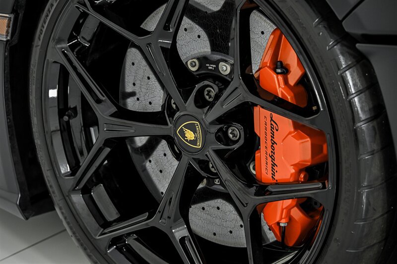 Used 2024 Lamborghini Revuelto AWD/4WD image 35