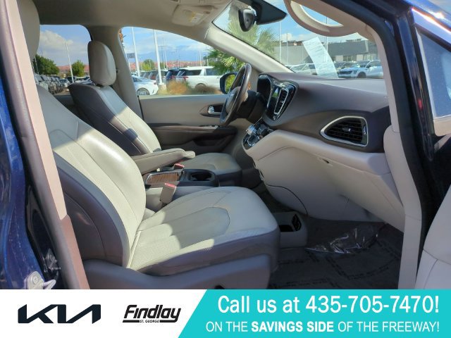 Used 2017 Chrysler Pacifica Touring-L Plus FWD image 32