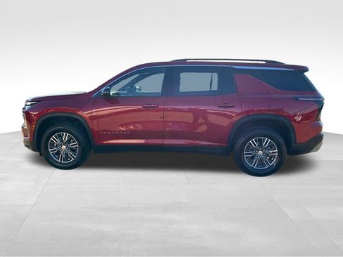 Used 2026 Chevrolet Traverse LT AWD/4WD image 2
