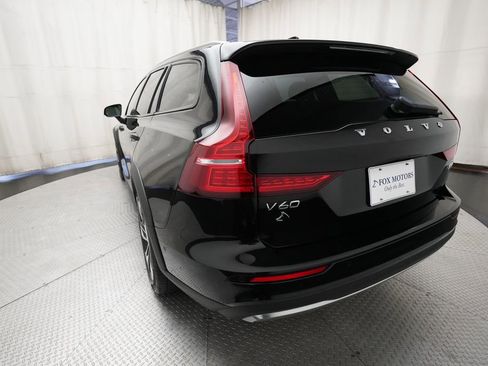 Used 2025 Volvo V60 B5 Cross Country Plus image 35