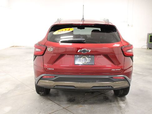 Used 2024 Chevrolet Trax ACTIV w/ Driver Confidence Package image 8