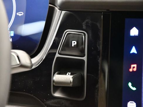 Used 2025 Porsche Cayenne S image 27