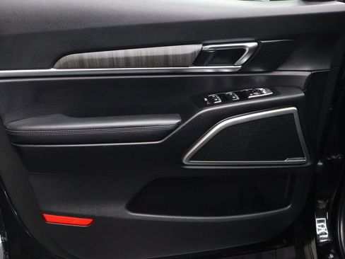 Used 2024 Kia Telluride EX image 17