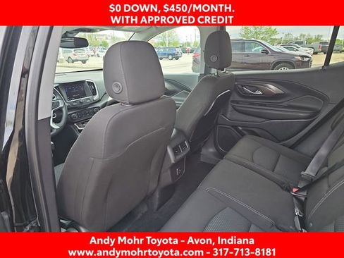 Used 2024 GMC Terrain SLE image 25