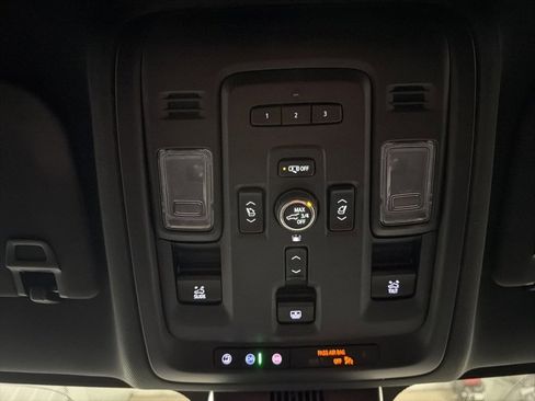 Used 2023 GMC Yukon AT4 w/ Technology Package image 18