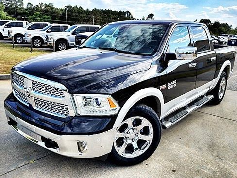 Used 2015 RAM 1500 Laramie w/ Convenience Group AWD/4WD image 3