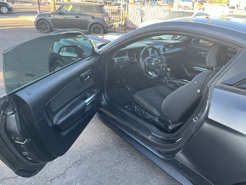 Used 2015 Ford Mustang Coupe RWD image 8