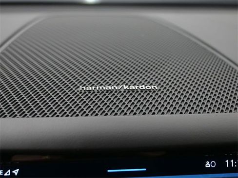 Used 2023 Volvo XC60 B5 Ultimate w/ Climate Package image 31