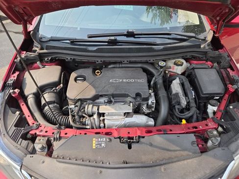 Used 2018 Chevrolet Cruze LT w/ Convenience Package FWD image 10