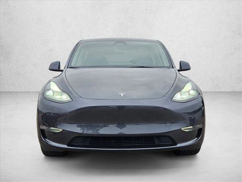 Used 2025 Tesla Model Y Long Range AWD/4WD image 2