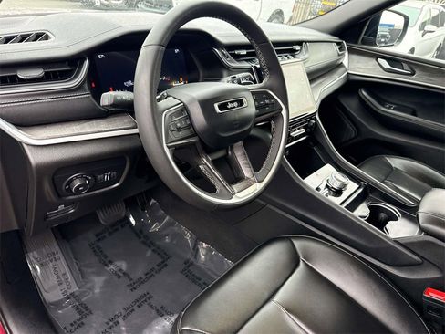 Used 2024 Jeep Grand Cherokee Limited image 24