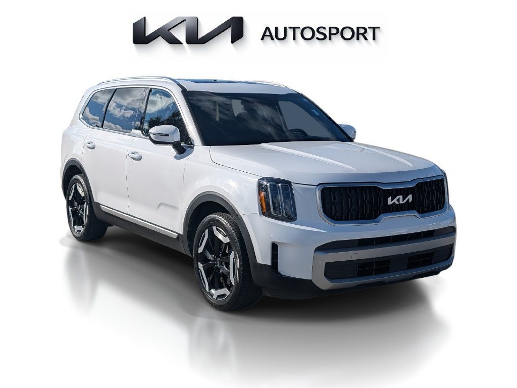 Certified 2024 Kia Telluride EX w/ EX Captain's Chair Package FWD image 4