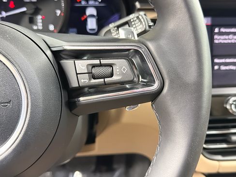Certified 2026 Porsche Macan AWD/4WD image 38