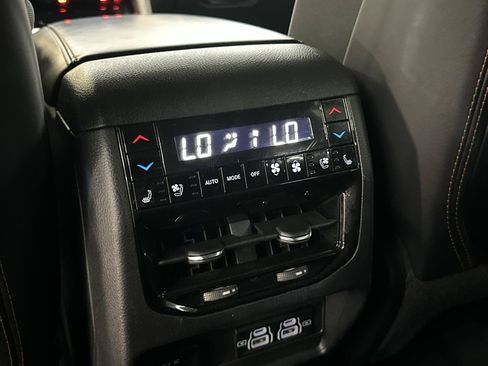 Used 2023 Jeep Grand Cherokee Summit AWD/4WD image 18