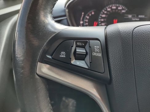 Used 2021 Chevrolet Trax LT w/ LT Convenience Package FWD image 15