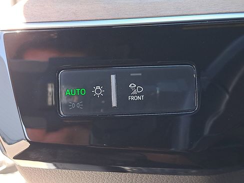 Used 2024 Audi Q8 e-tron Premium Plus image 29