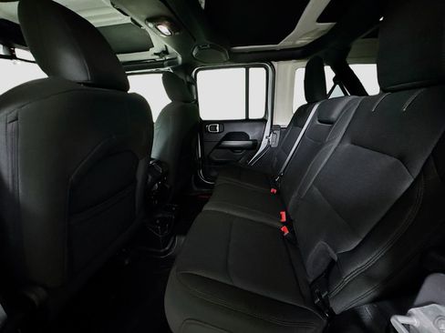 Used 2018 Jeep Wrangler Unlimited Sahara w/ Uconnect 4C Nav & Sound Group image 22