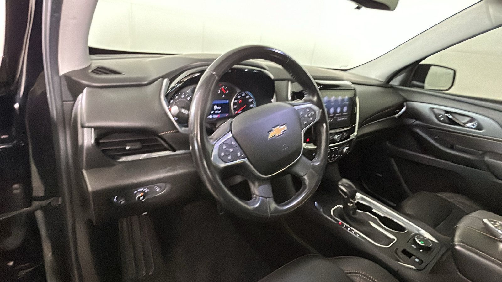 Used 2021 Chevrolet Traverse Premier w/ Redline Edition AWD/4WD image 15
