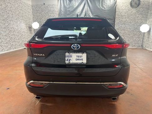 Used 2024 Toyota Venza XLE AWD/4WD image 6